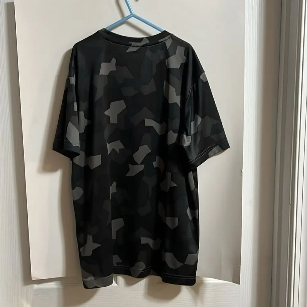 Old Navy youth boys camouflage shirt size 10/12.